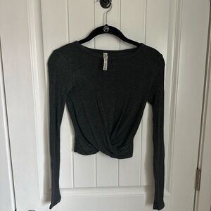Alo Women's Long Sleeve Twist Front Crop Top - Dark Gray xs